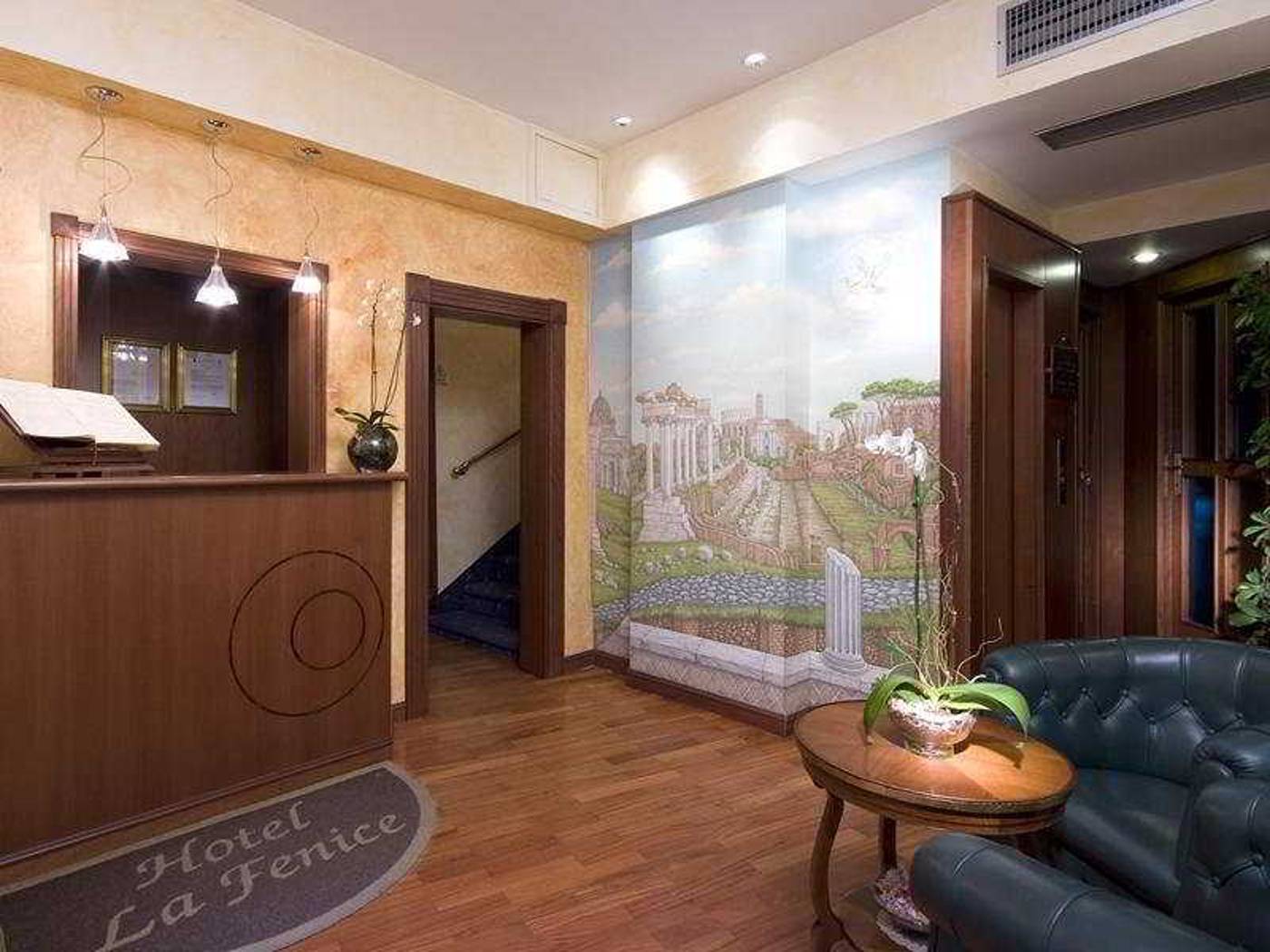 La Fenice-Italy-ROMA-Lobby-3