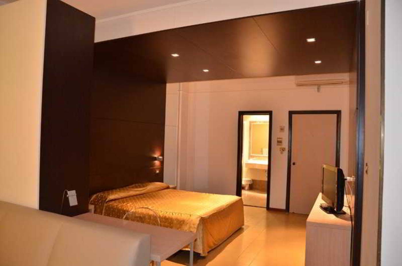 Grand Hotel Montesilvano-Italy-MONTESILVANO-Room-7