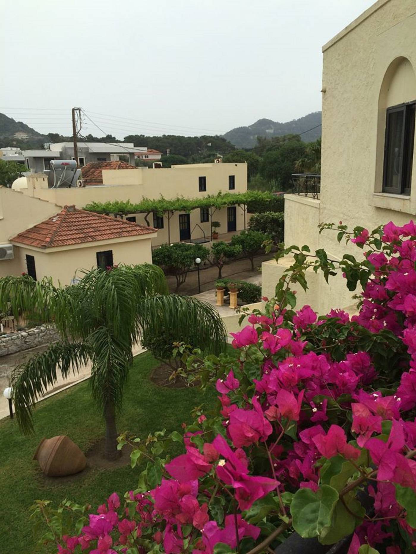 Summerland-Hotel-and-Bungalows-General-view-15