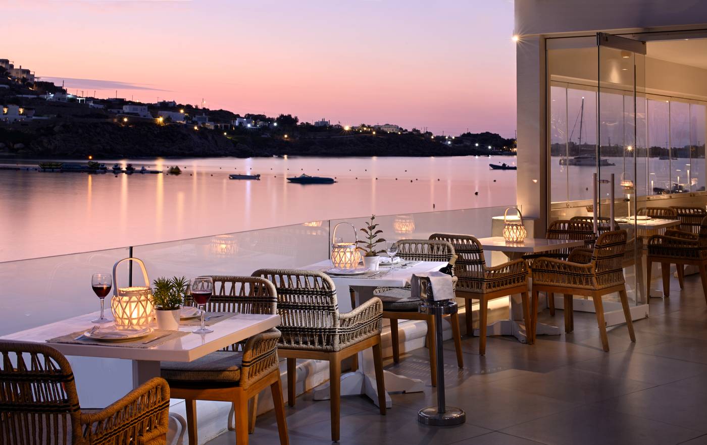 Petinos-Beach-Restaurant-12