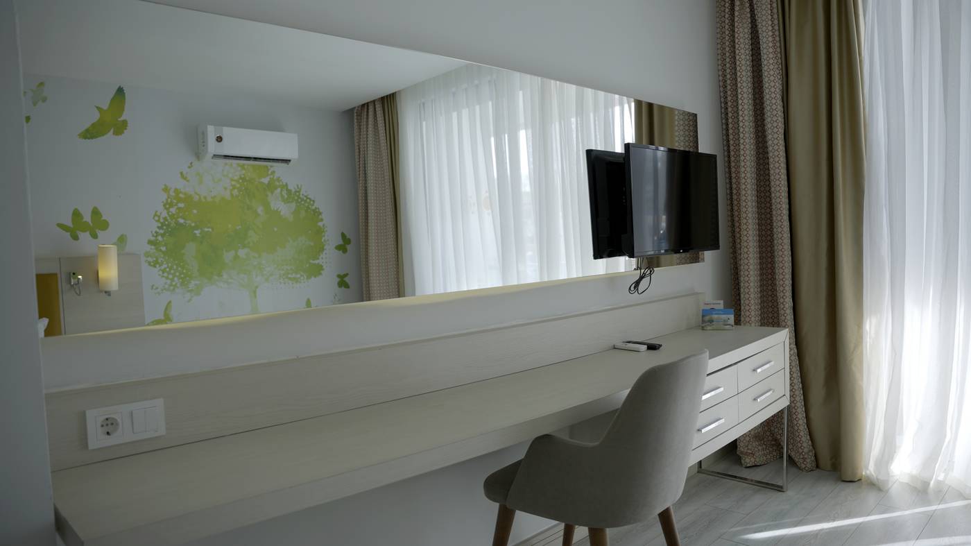 Club-Aqua-Plaza-Room-38