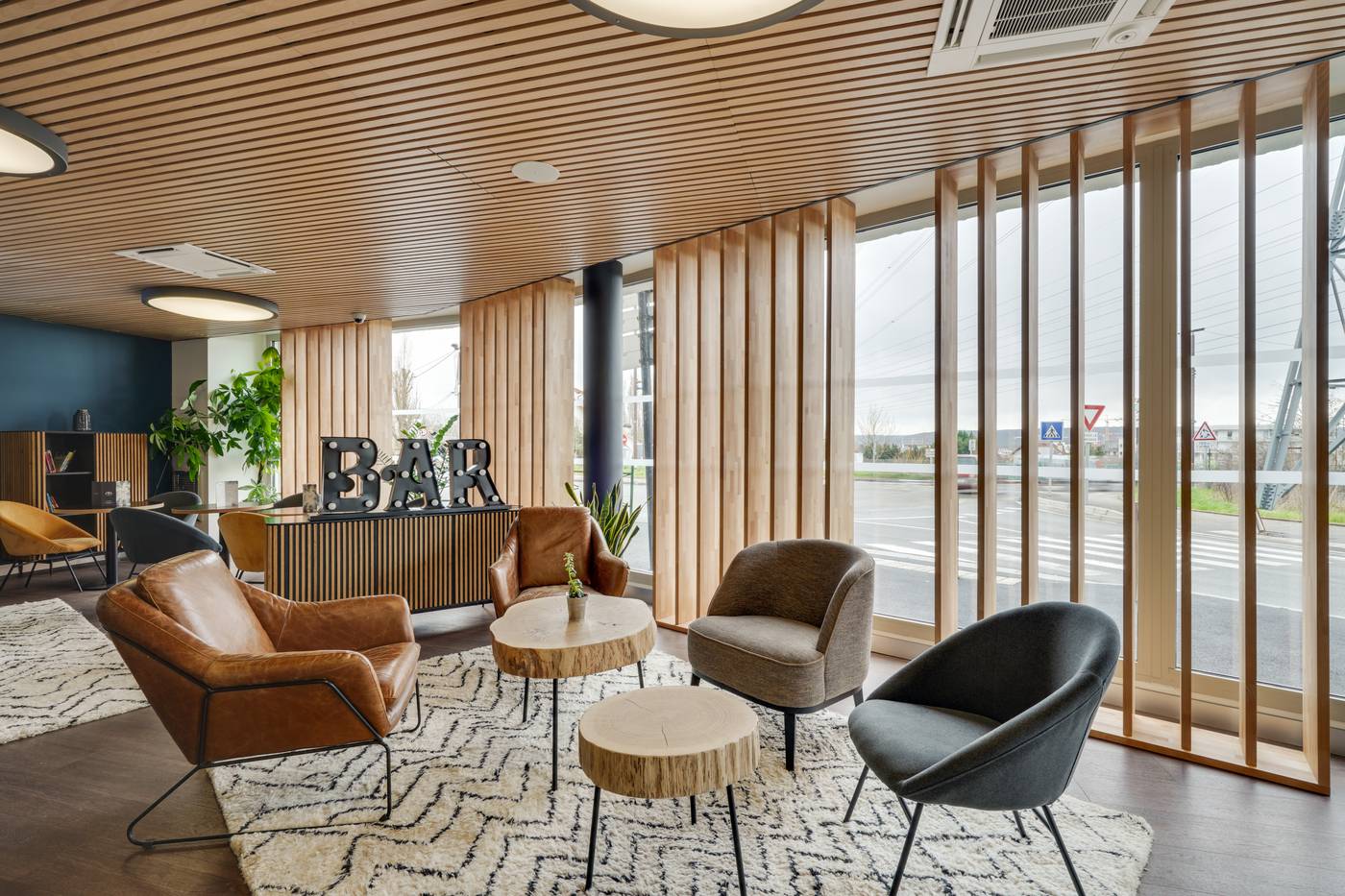 All-Suites-Massy-Palaiseau-Lobby-14