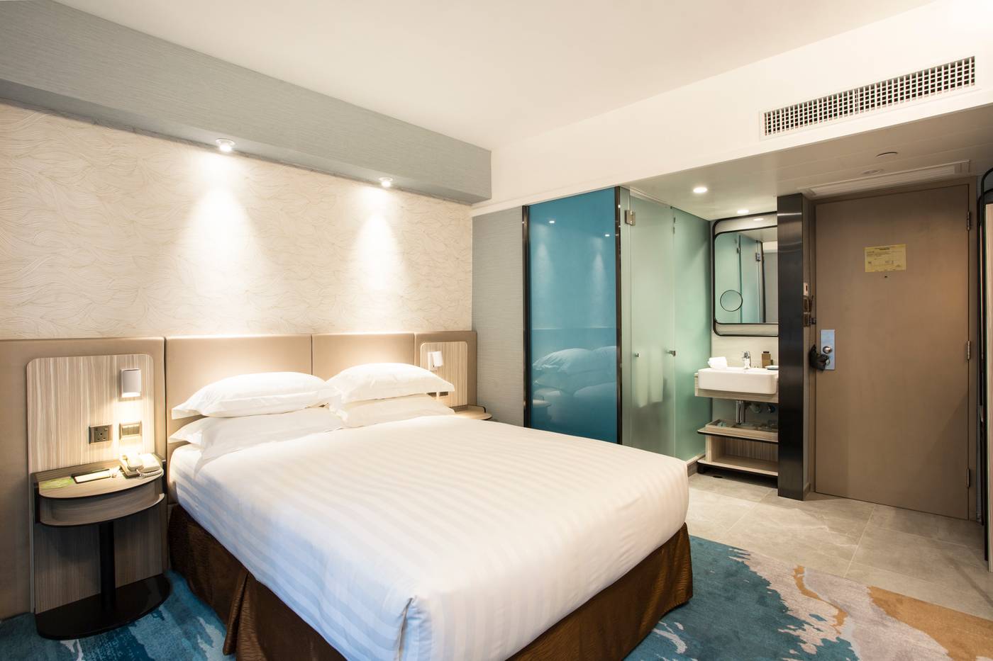 Wharney-Hotel-Room-26