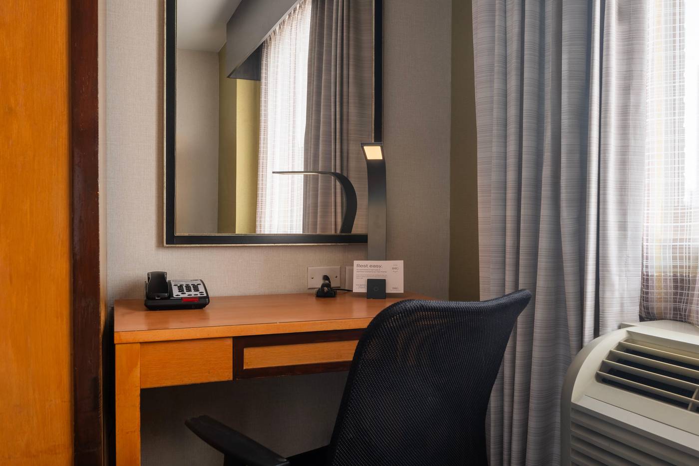 Holiday-Inn-Express-New-York-City-Times-Square-Room-24