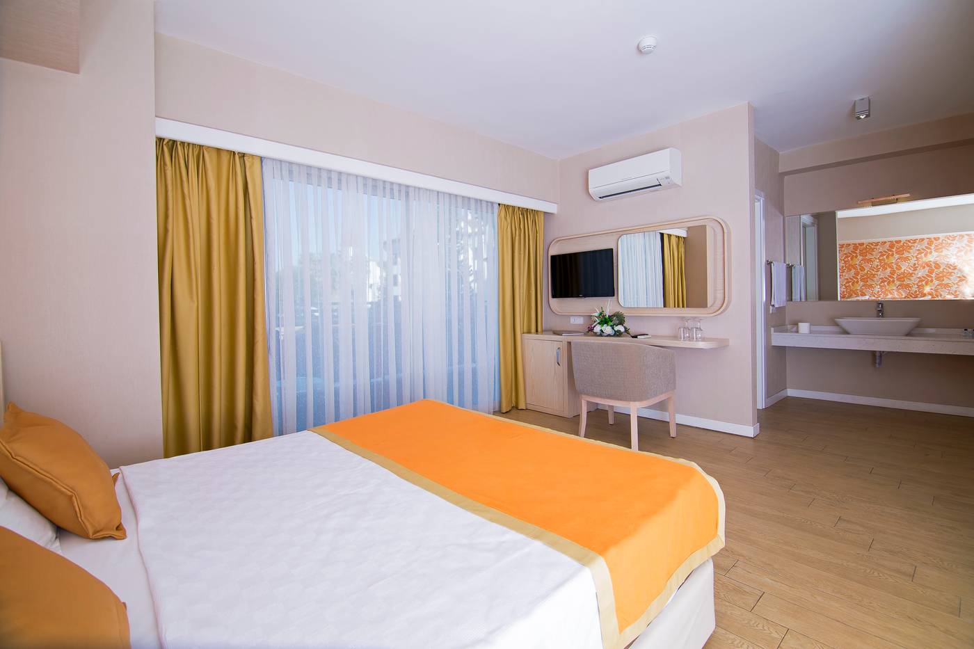 Mirage-World-Room-29