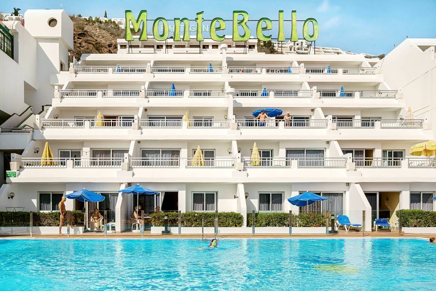 Servatur-Montebello-Apartments-Pool-4