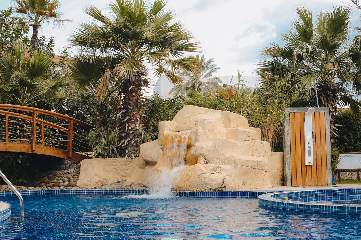 Dubai-Marine-Beach-Resort-and-Spa-Pool-3