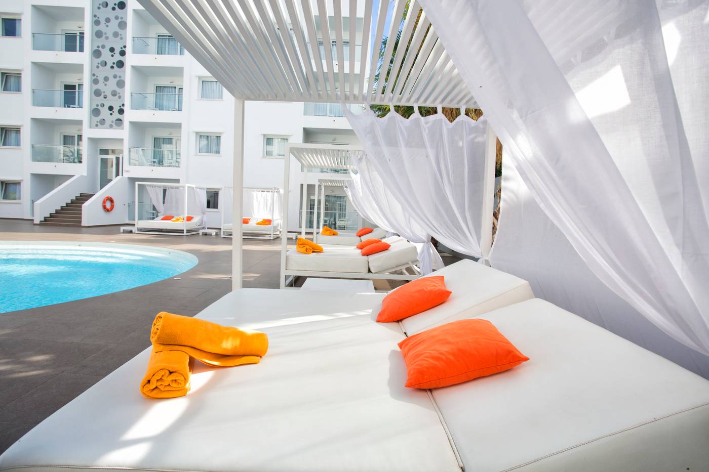 Ibiza-Sun-Apartments-Pool-32