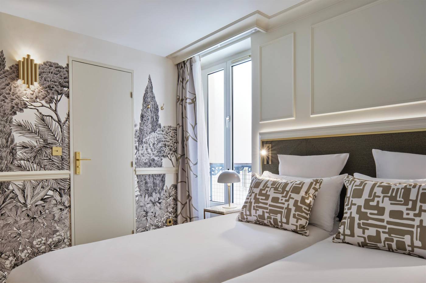 Moulin-Plaza-Room-26