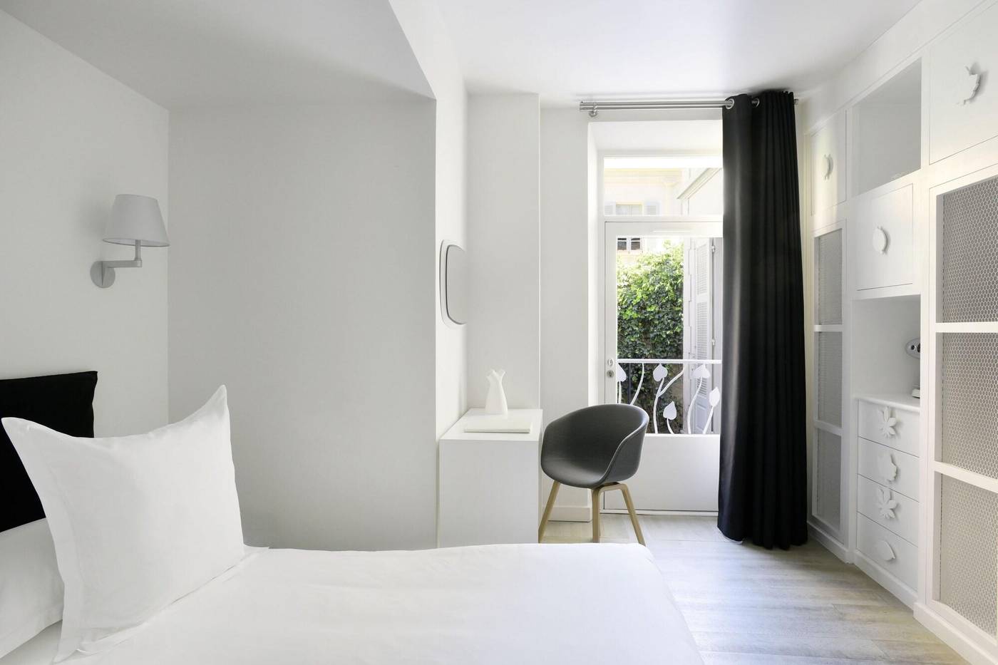 White-1921-Saint-Tropez-Room-8