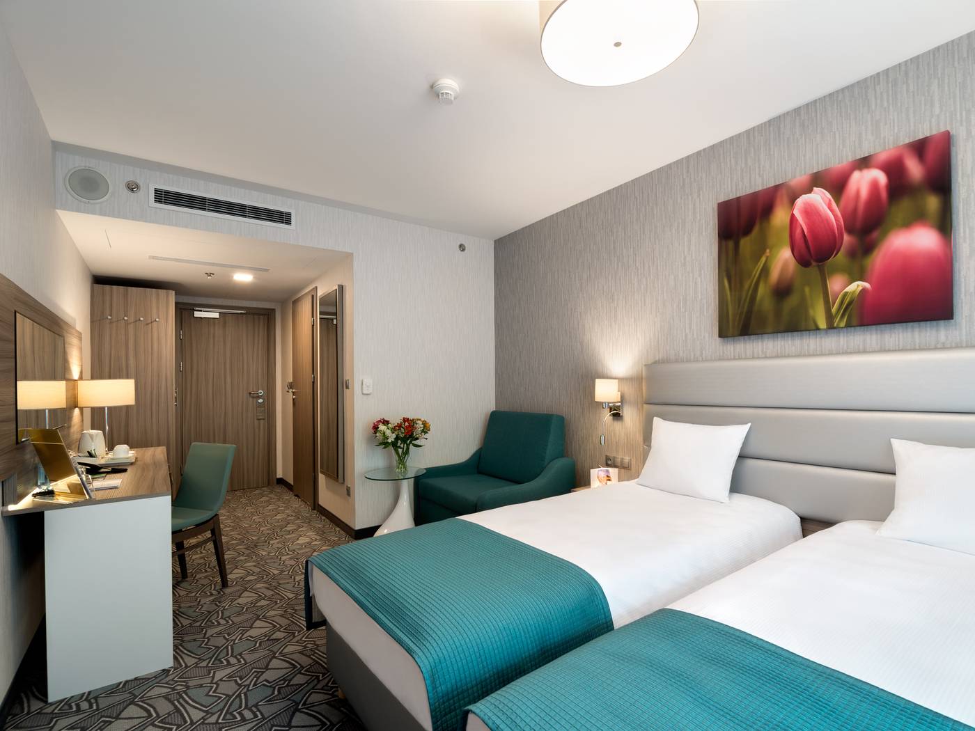 Golden-Tulip-Krakow-Kazimierz-Room-12