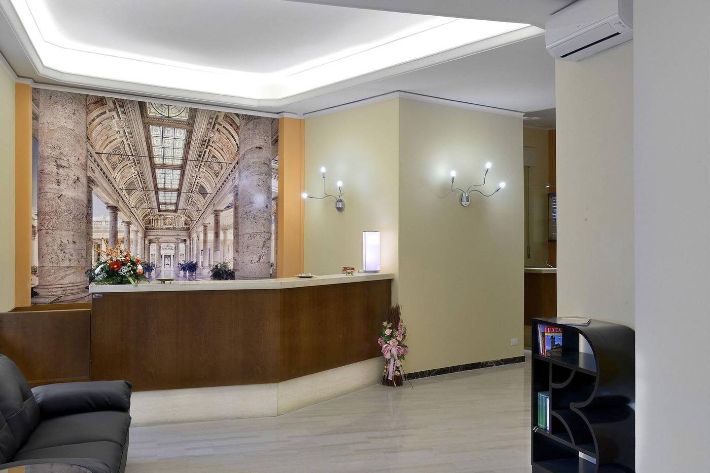 SmArt-Hotel-Bartolini-Lobby-2