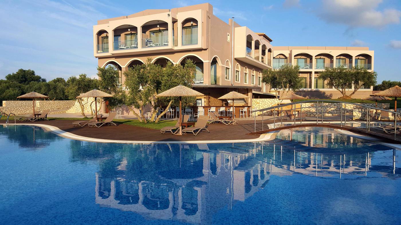 Elegance-Luxury-Executive-Suites---Adults-Only--16---General-view-1