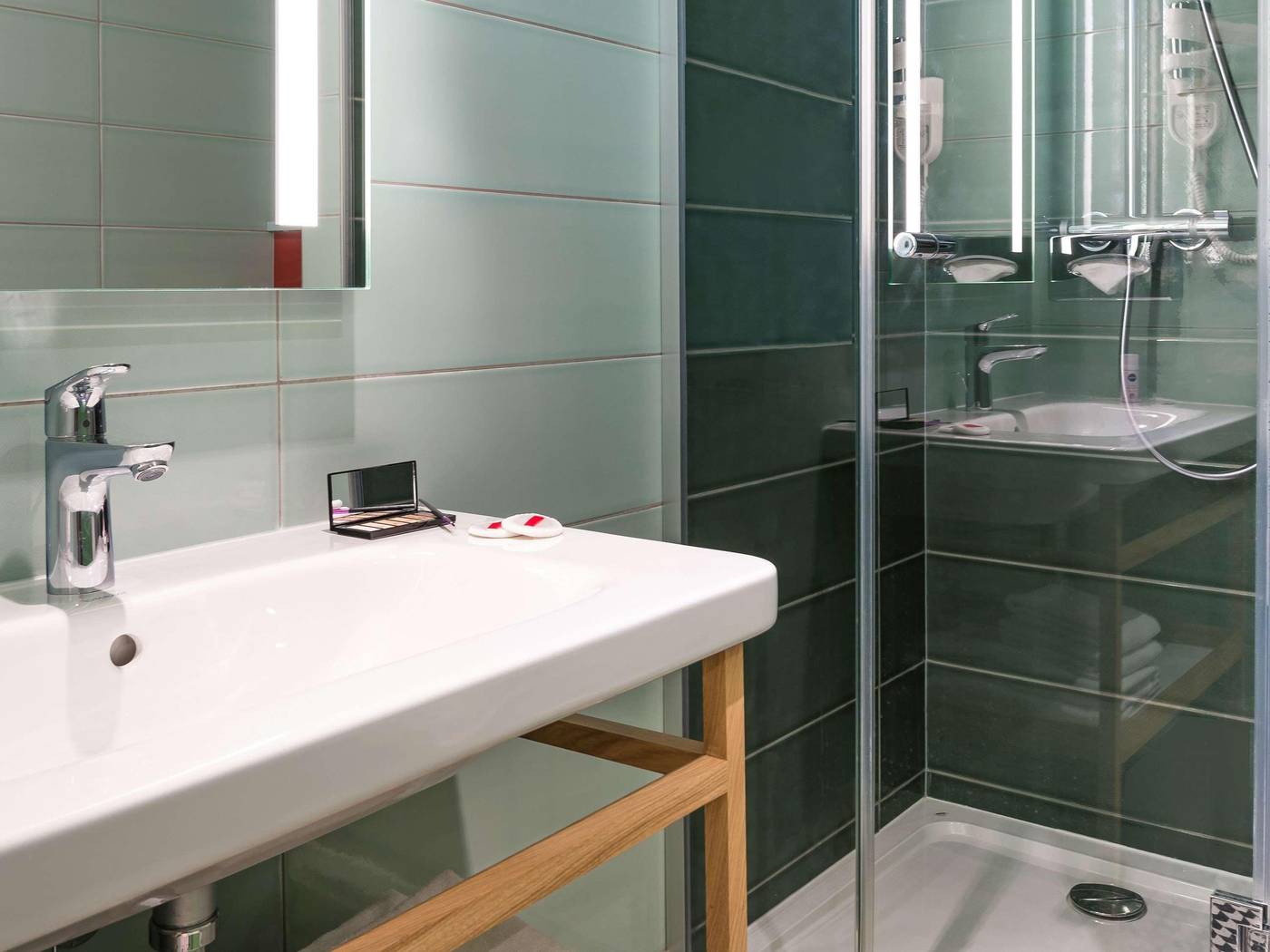 ibis-Styles-Paris-Gare-Saint-Lazare-Room-42