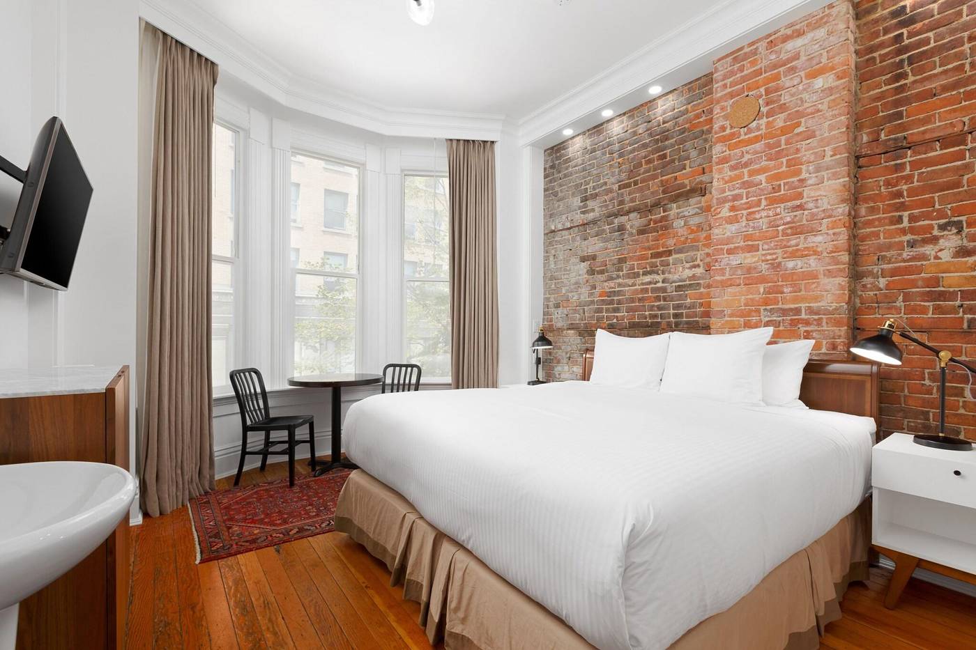 Victorian-Hotel-Vancouver-Room-15