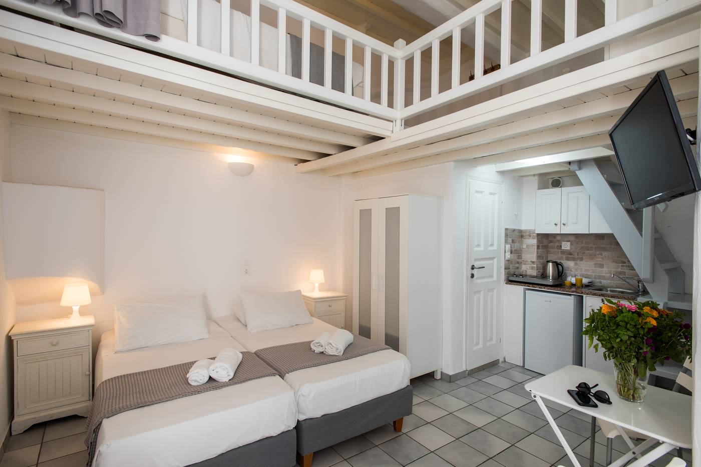 Madres-Houses-Room-6