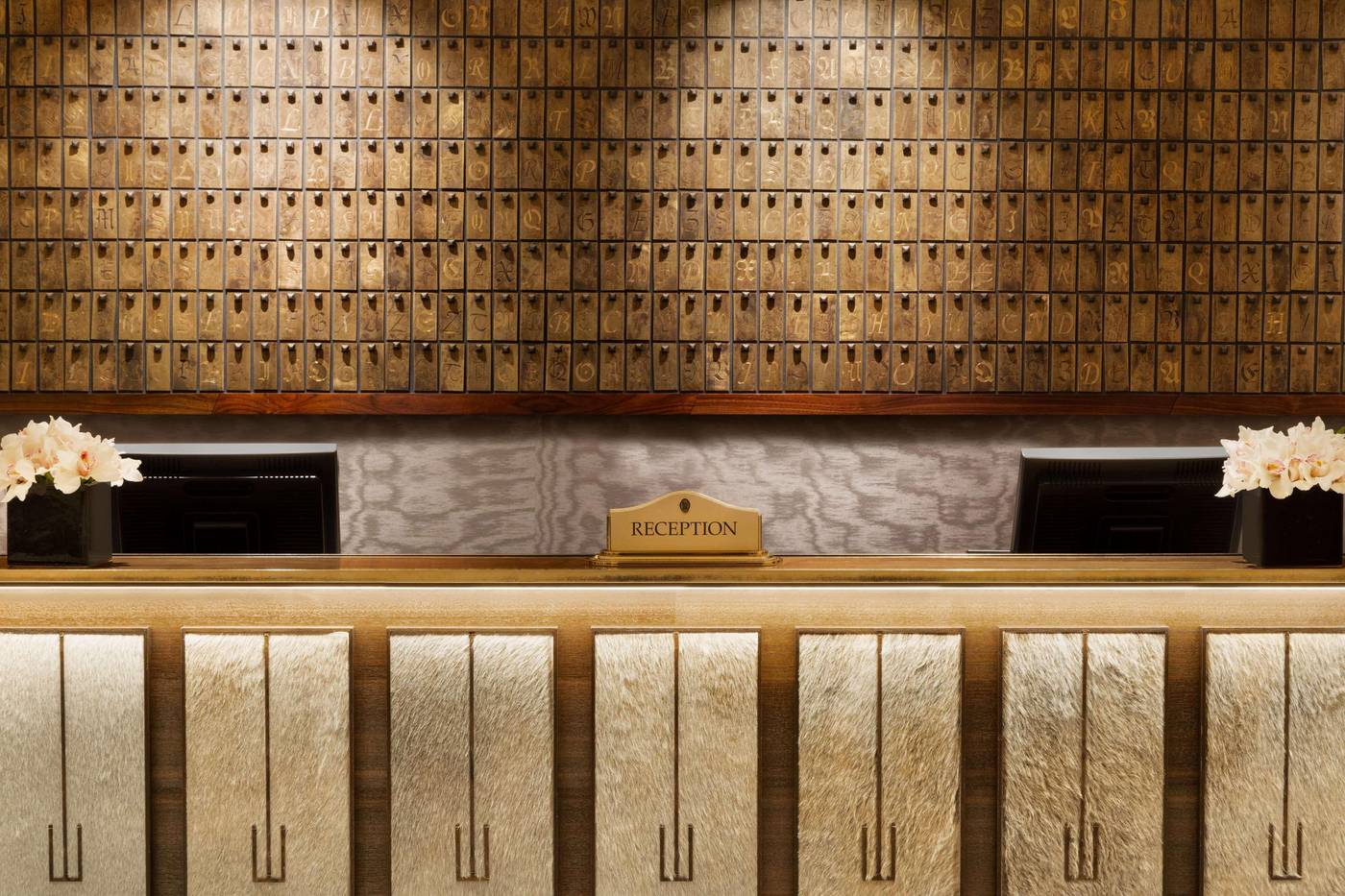 Fairmont-Vancouver-Lobby-24