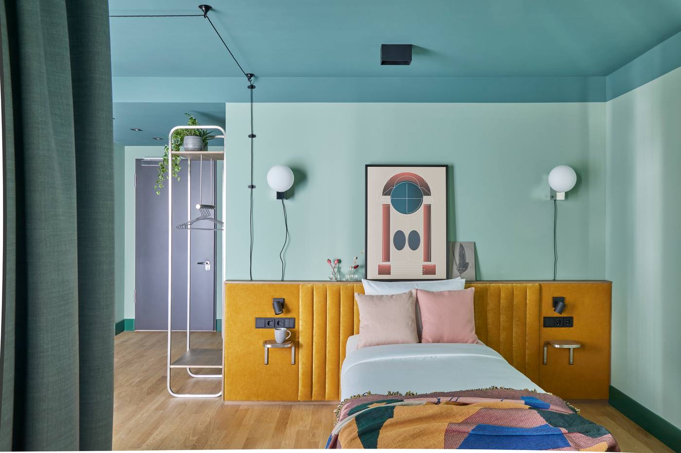 Schwan-Locke--Landwehrstrasse-Room-34