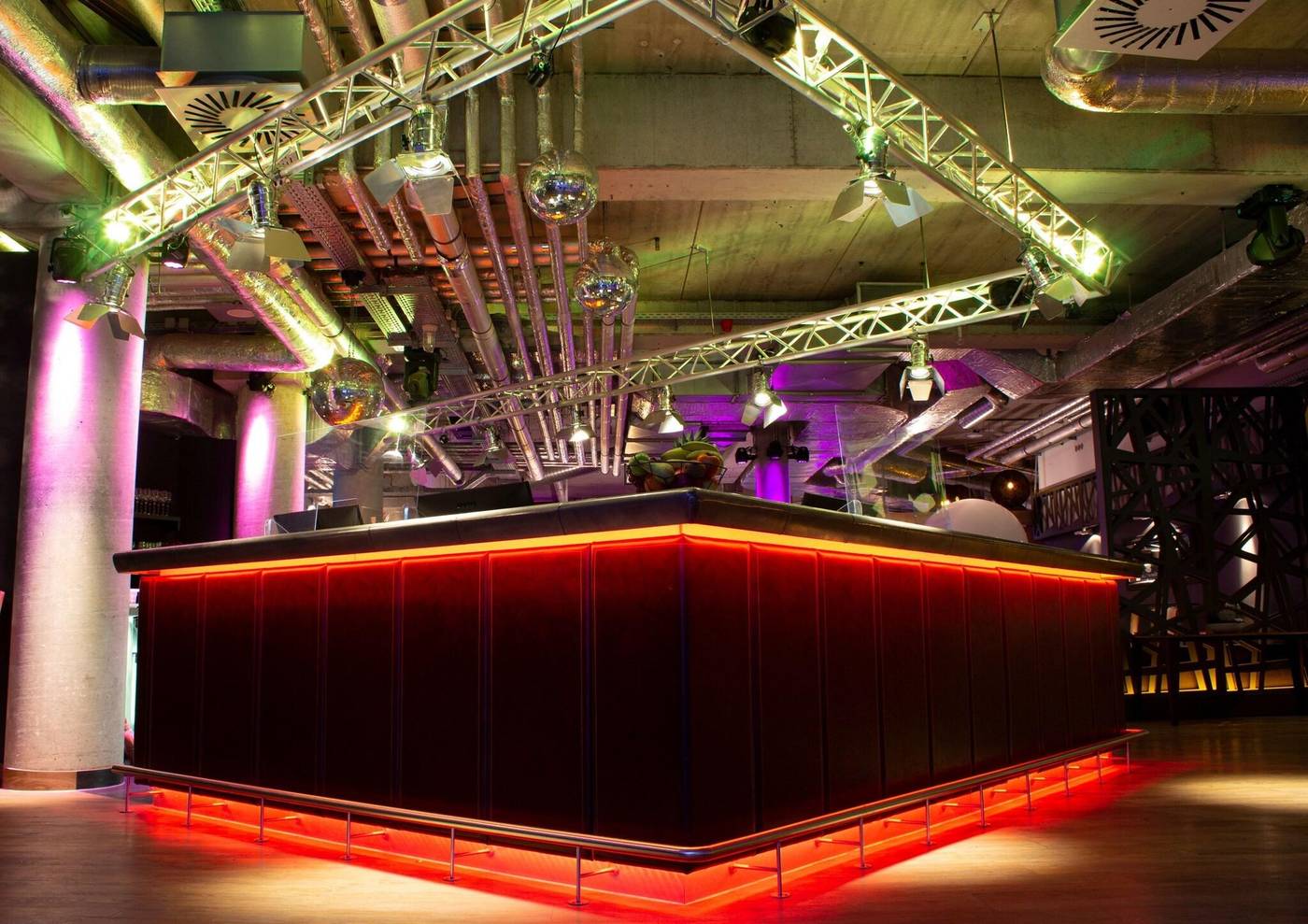 pentahotel-Berlin-Potsdam-Lobby-13