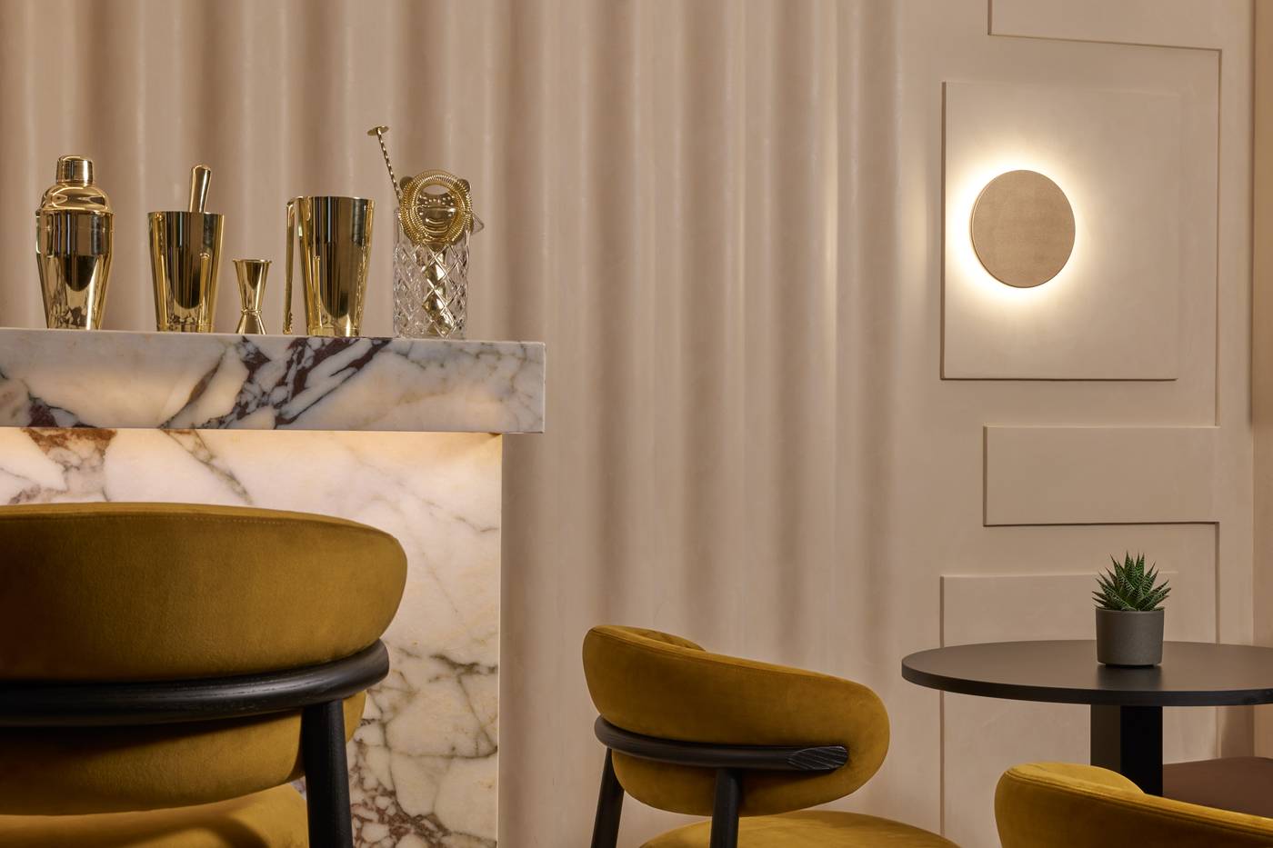 Borghese-Contemporary-Hotel-Bar-9