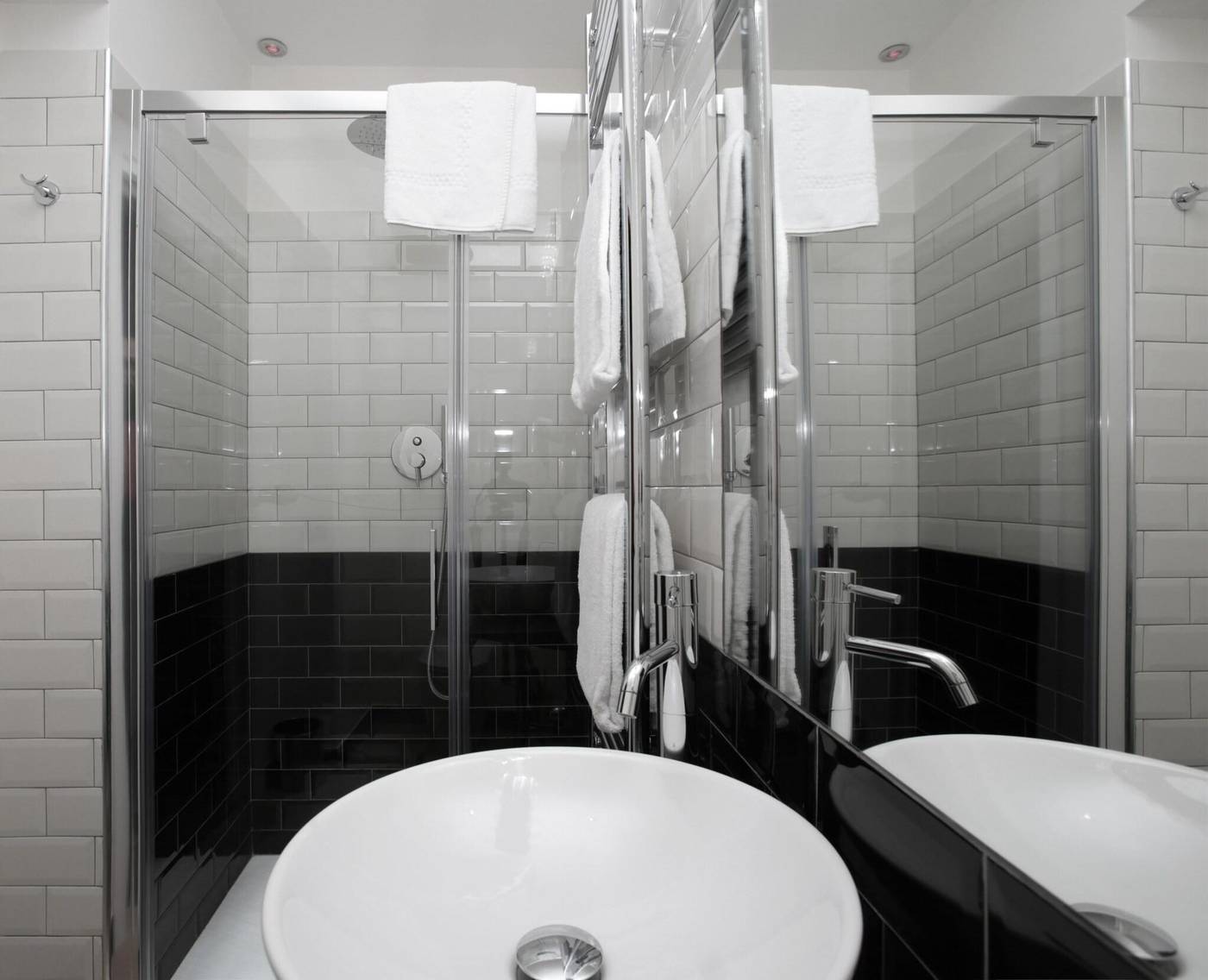 Trevi-Contemporary-Suite-Room-30