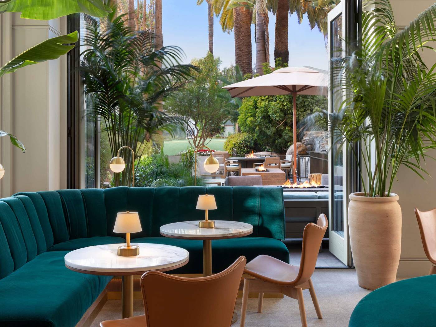 Fairmont-Miramar-Hotel---Bungalows-Bar-15