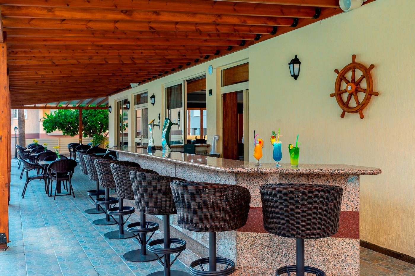 Kapetanios-Limassol-Hotel-Bar-5