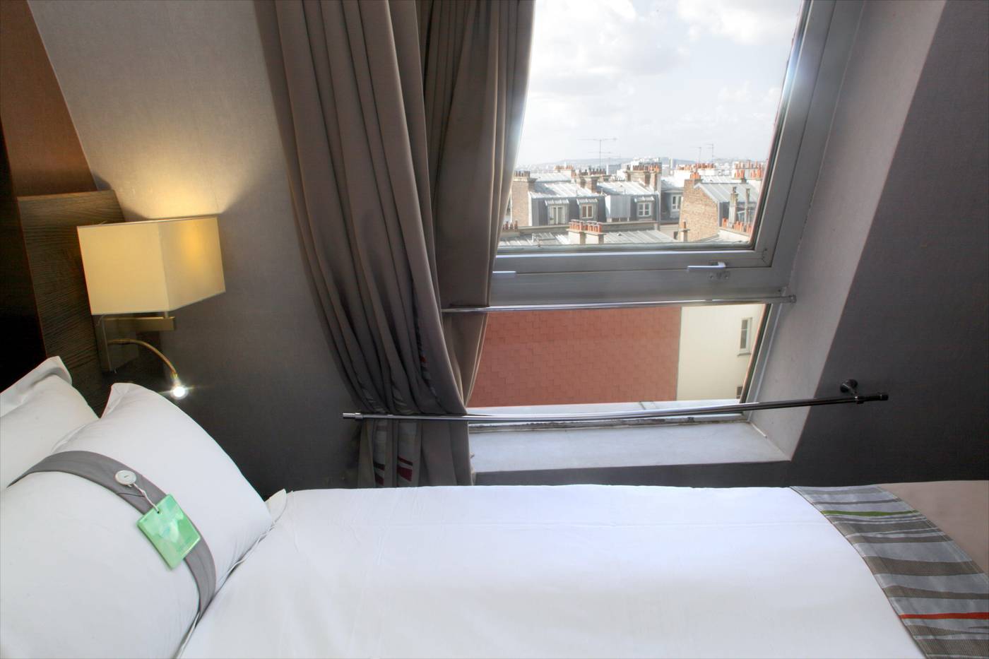 Holiday-Inn-Paris---Montmartre-Room-33