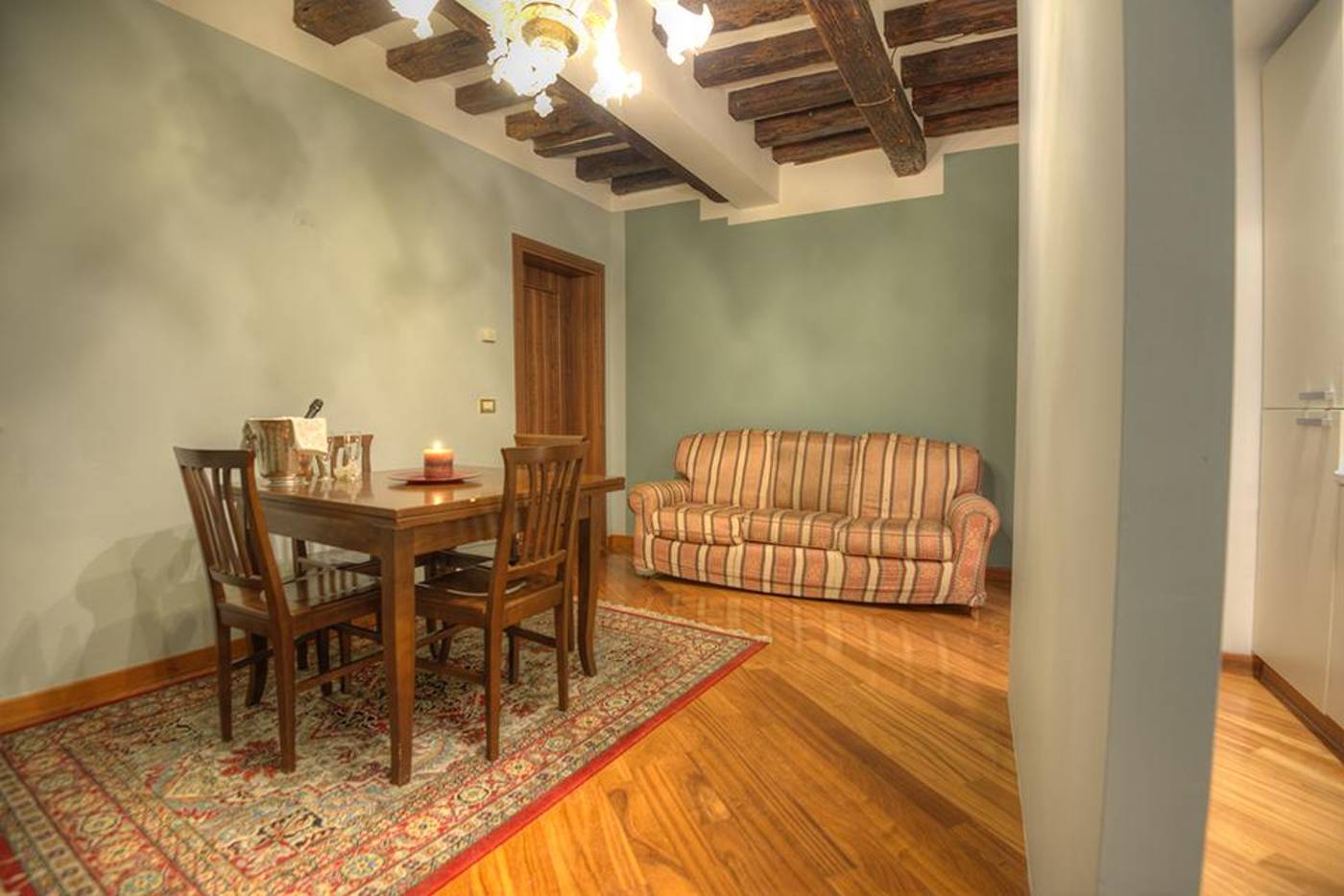 Ca--Dell-Arte-Suites-Lobby-16