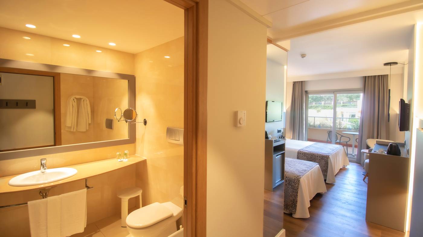 Golden-Bahia-de-Tossa-Room-37