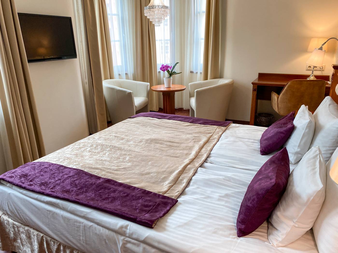 Gold-Hotel-Budapest-Room-8