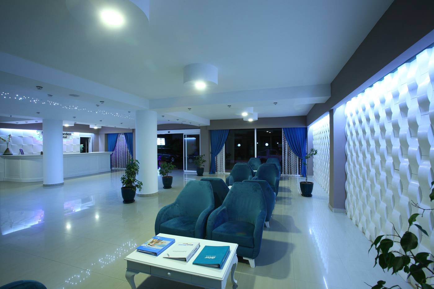 Summer-Garden-Apart-Lobby-25