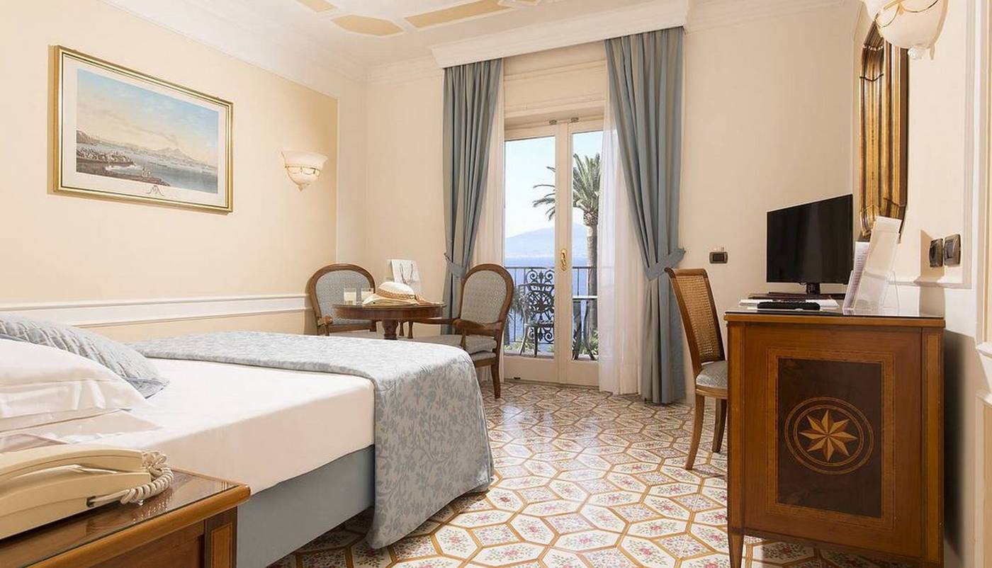 Grand-Hotel-Royal-Room-37