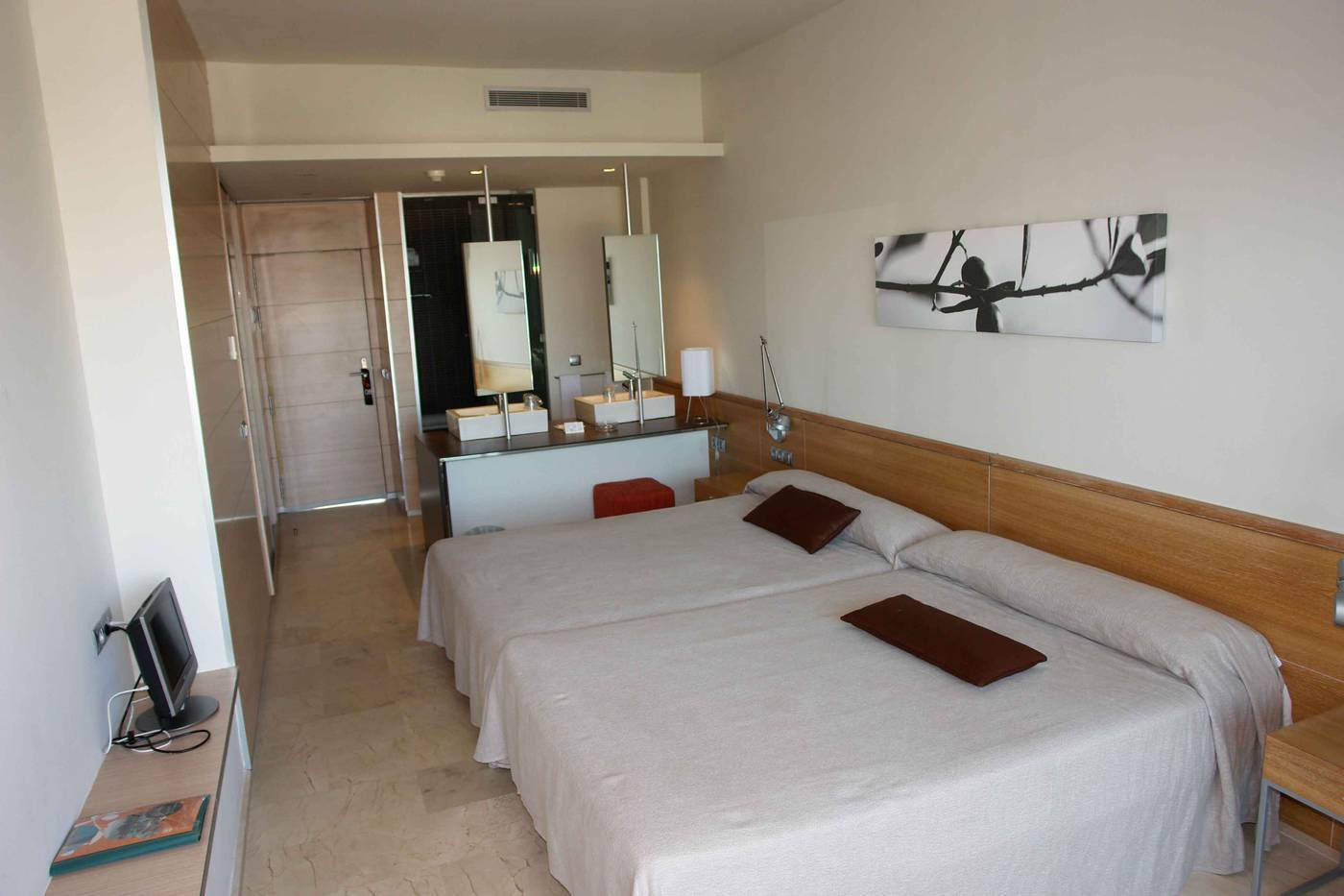 Ohtels-Les-Oliveres-Beach-Resort---Spa-Room-16