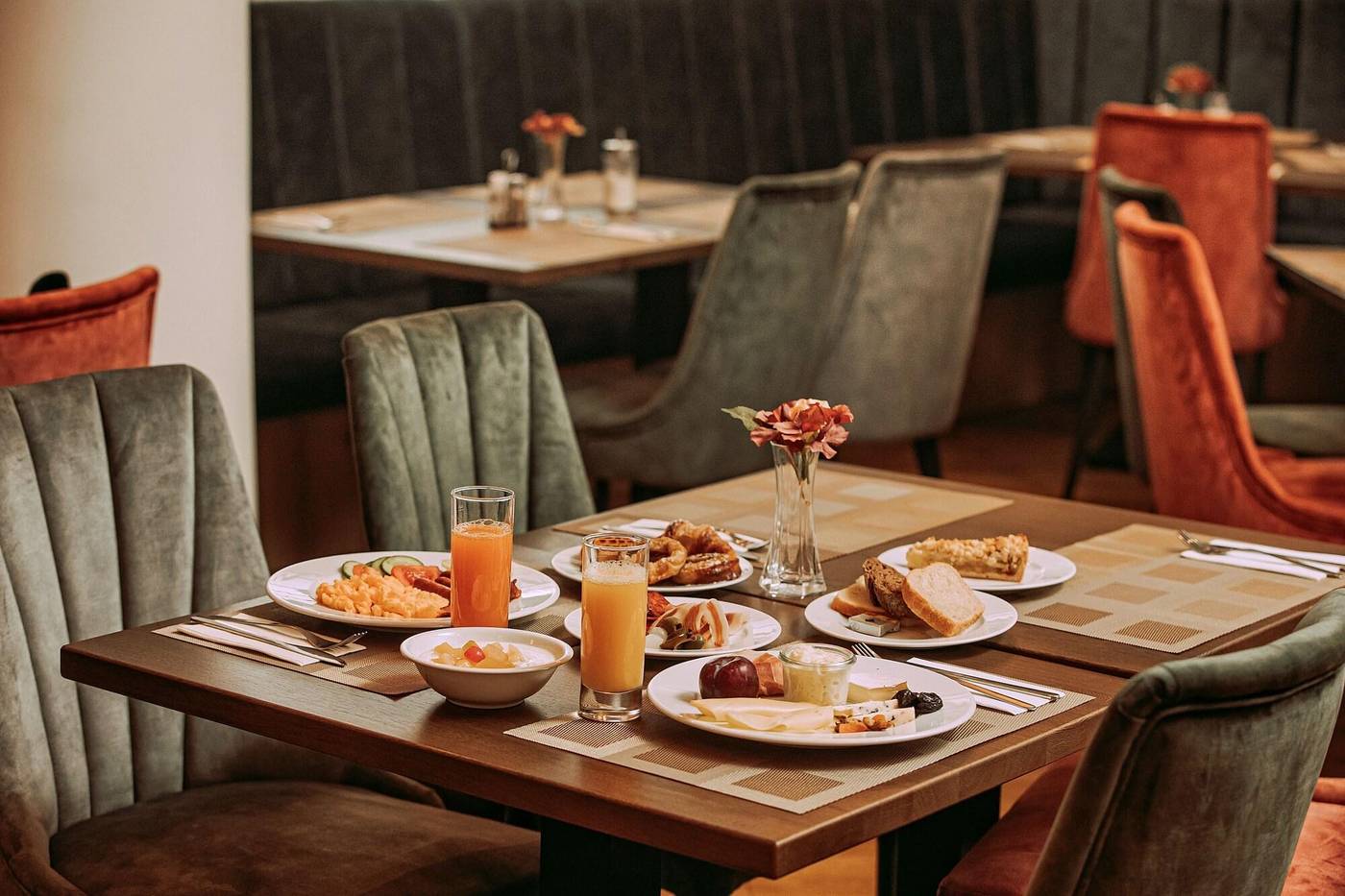 Mera-Hotel-Restaurant-19