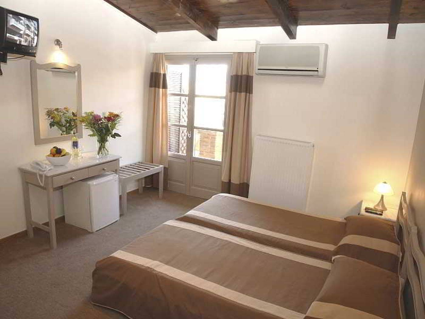 Yria-Room-2