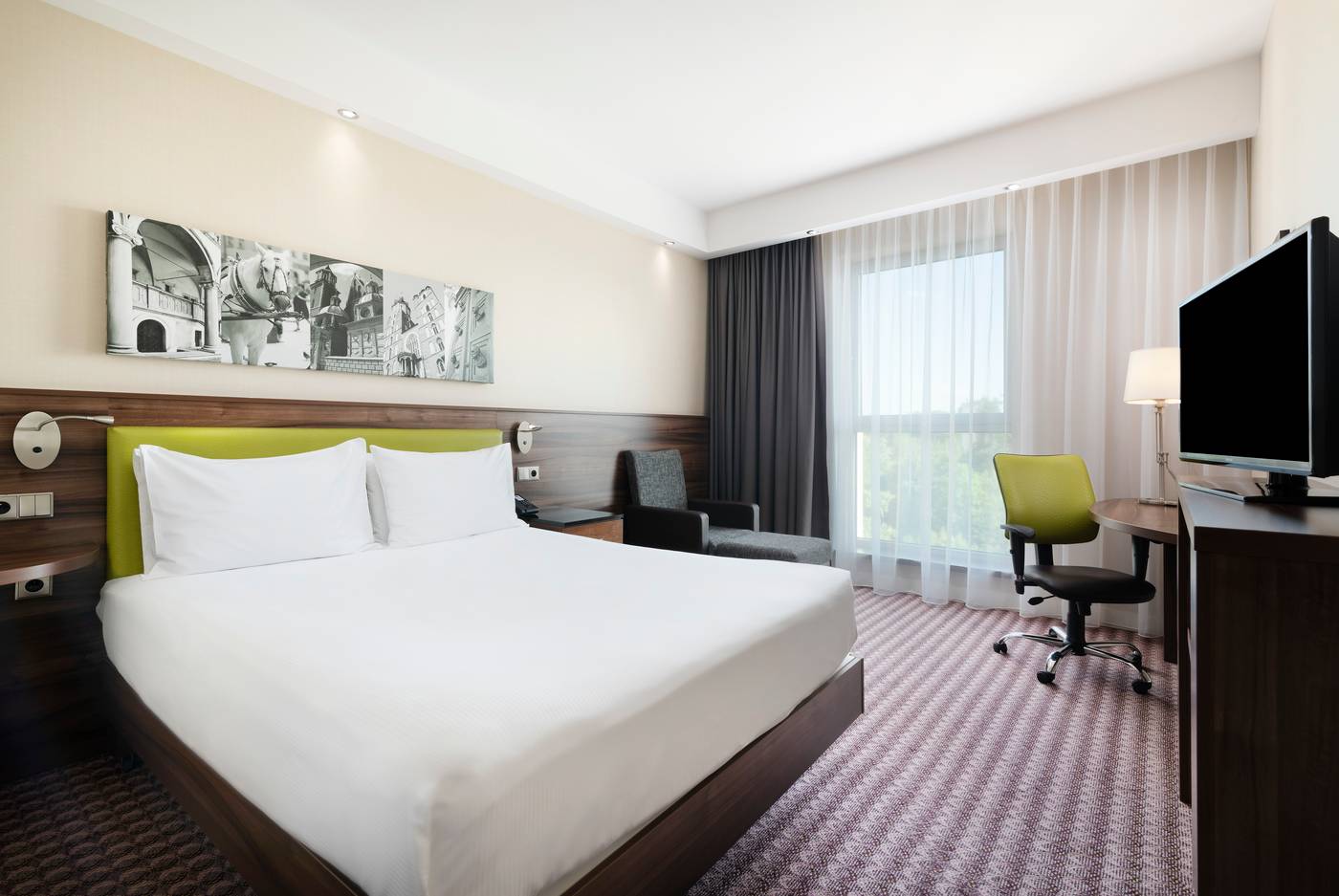 Hampton-By-Hilton-Krakow-Room-13