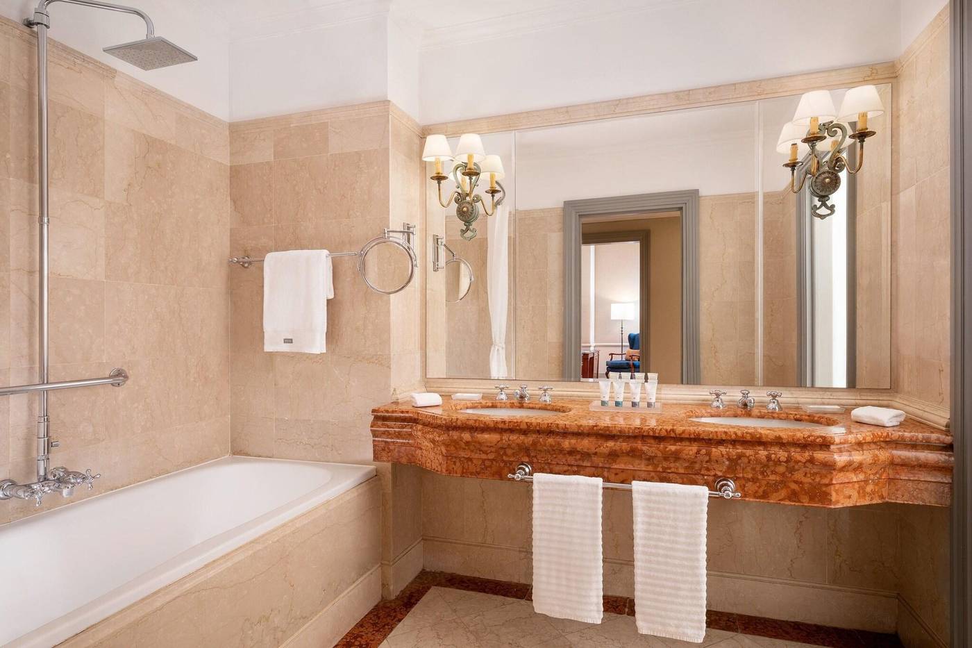 The-Westin-Excelsior-Room-47