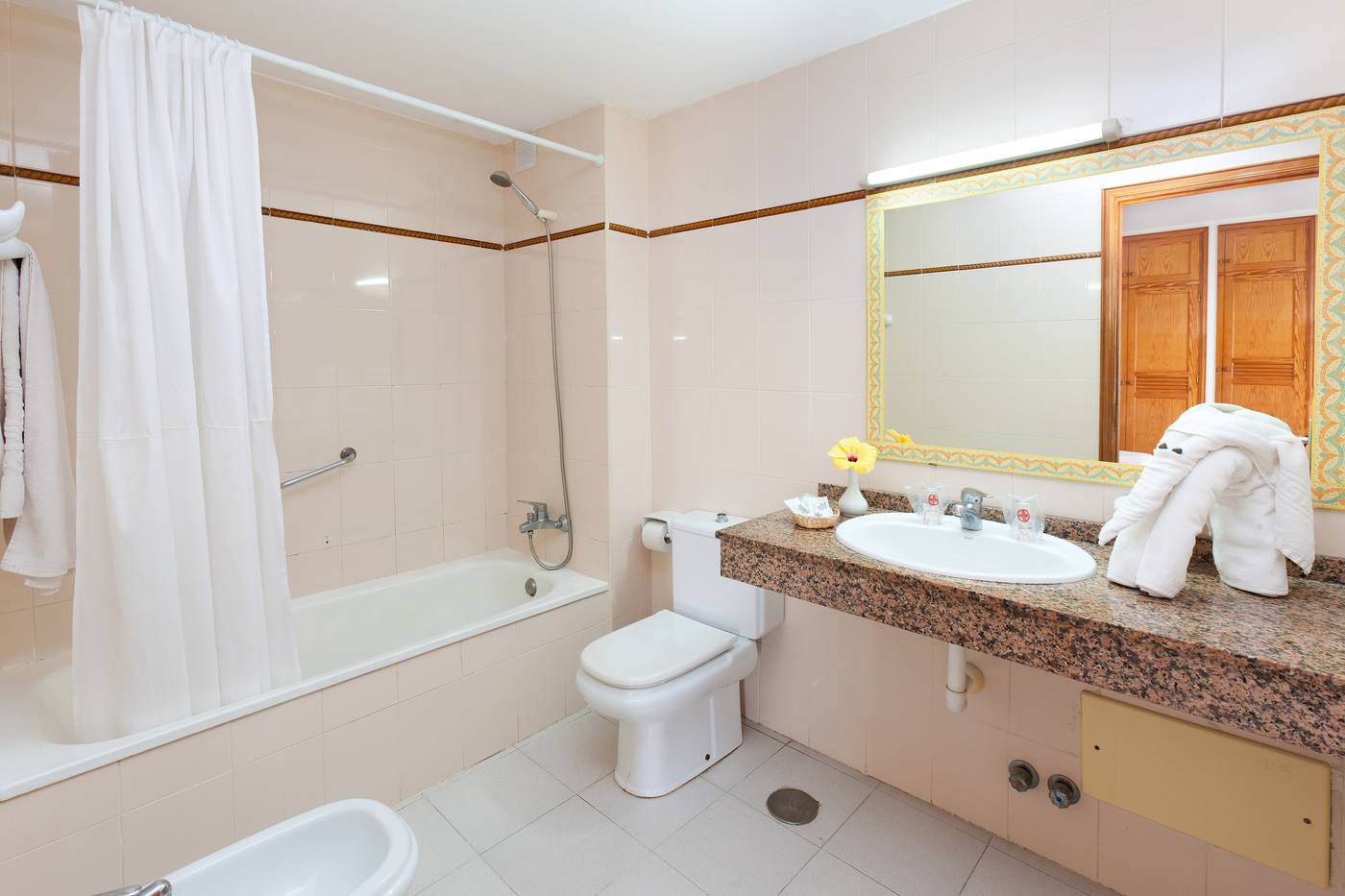 Blue-Sea-Apartamentos-Costa-Teguise-Beach-Room-22