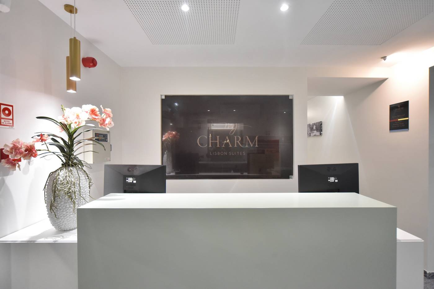 My-Charm-Lisbon-Suites-Lobby-2
