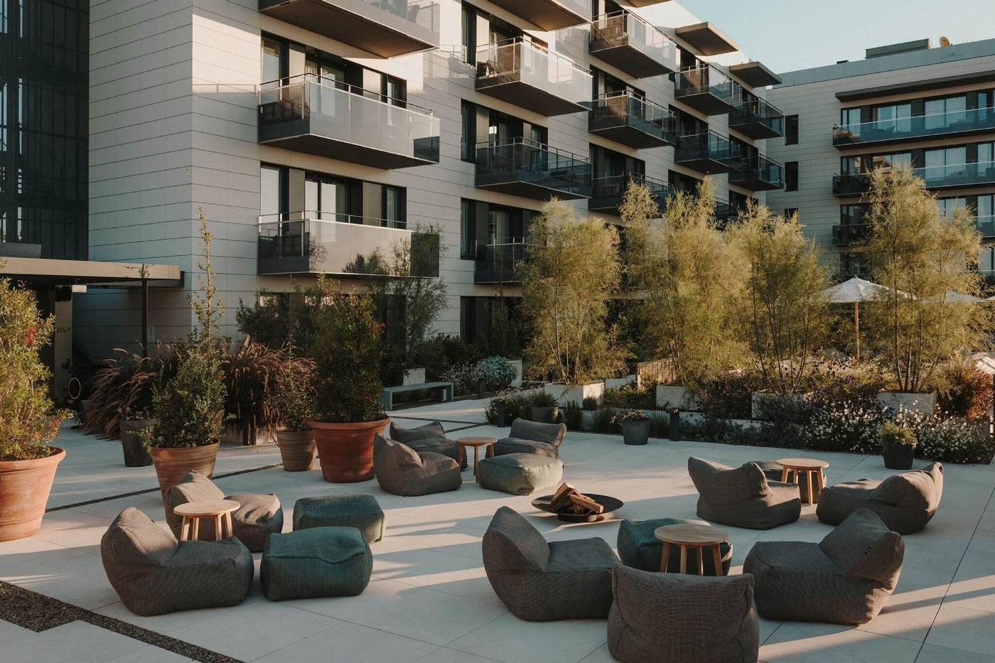 Sabatic--Sitges--Autograph-Collection-Pool-5