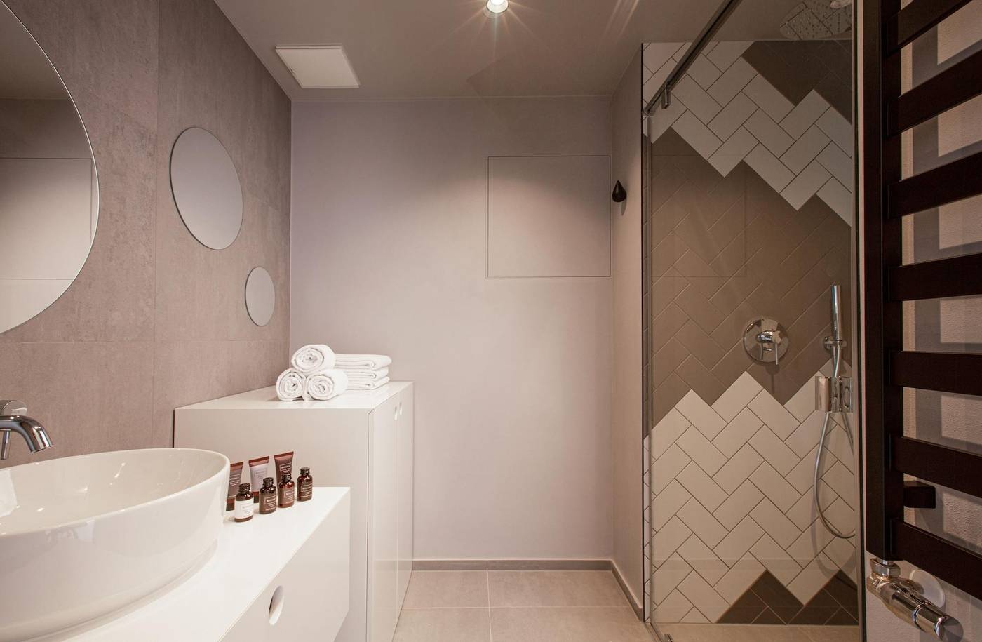 OREA-Place-Seno-Room-42