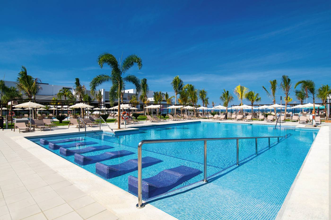 Riu-Montego-Bay-All-Inclusive-Pool-2