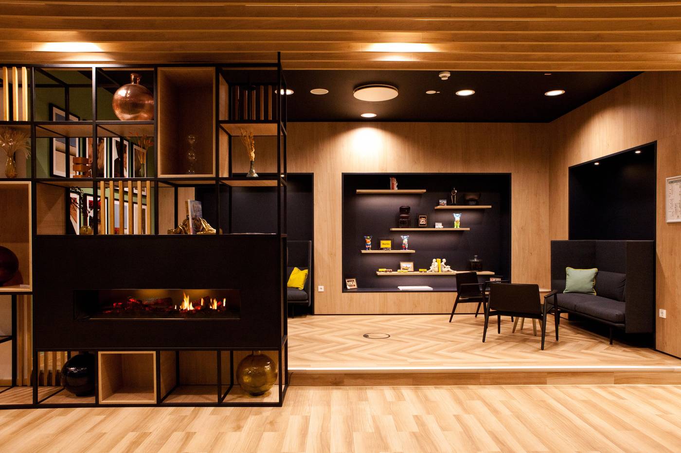 Holiday-Inn-Berlin-City-East-Side-Bar-18