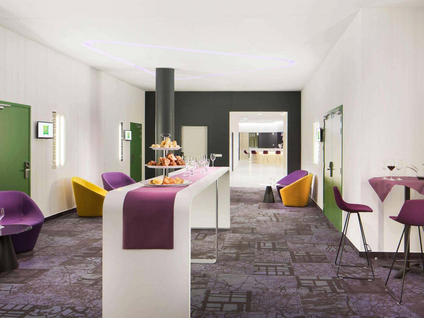 ibis-Styles-Budapest-Airport-Restaurant-16