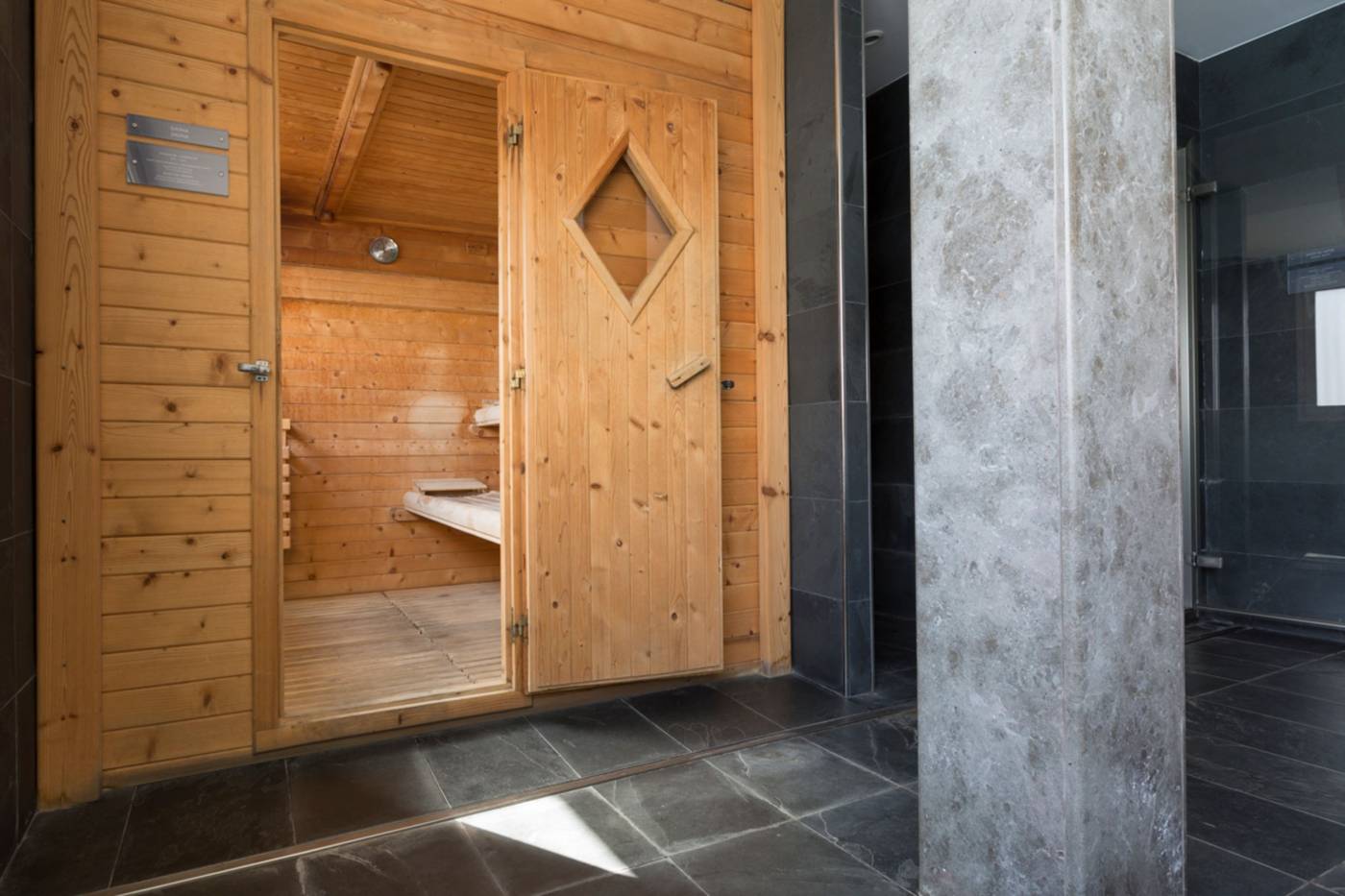 Artiem-Carlos-III-Sports-and-Entertainment-41