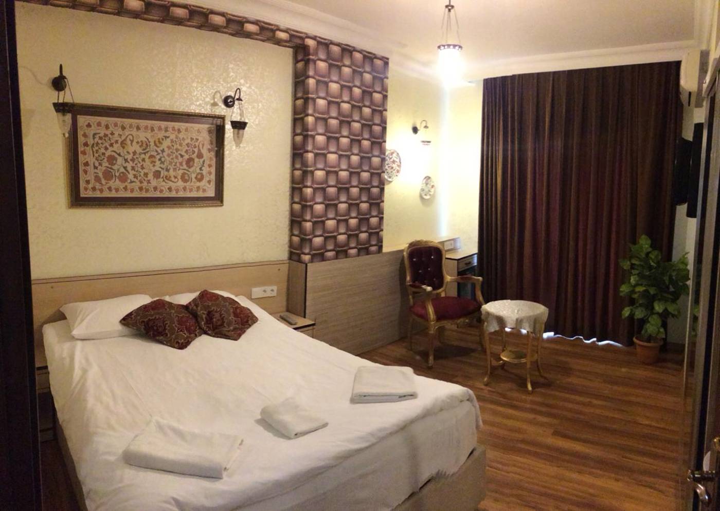 Art-City-Hotel-Room-20