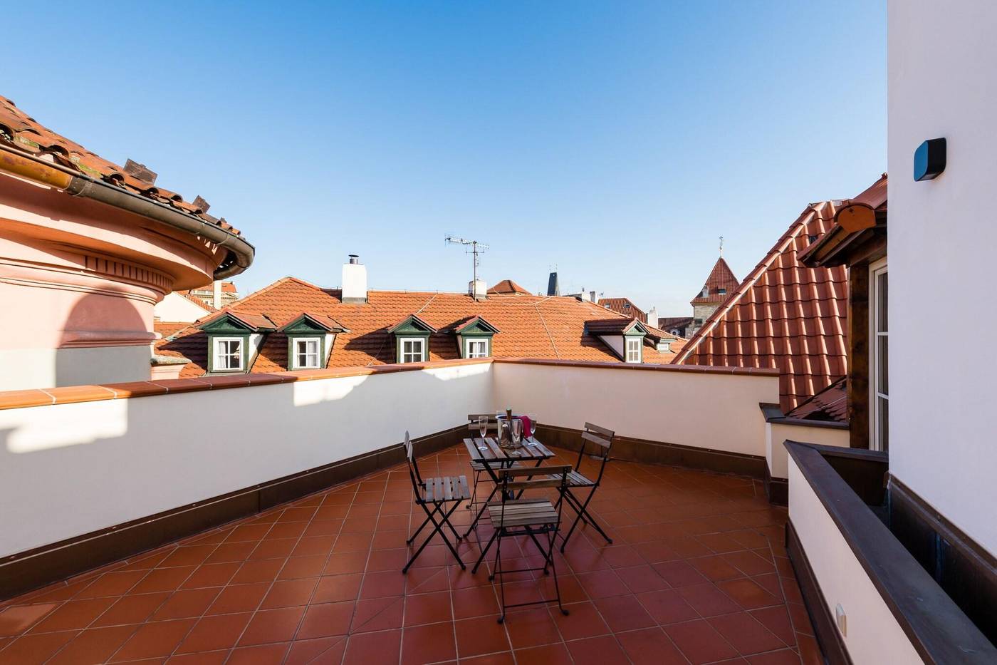 Old-Royal-Post-Hotel-Terrace-3