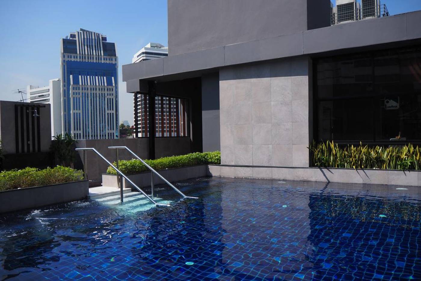 Eleven-Hotel-Bangkok-Pool-30