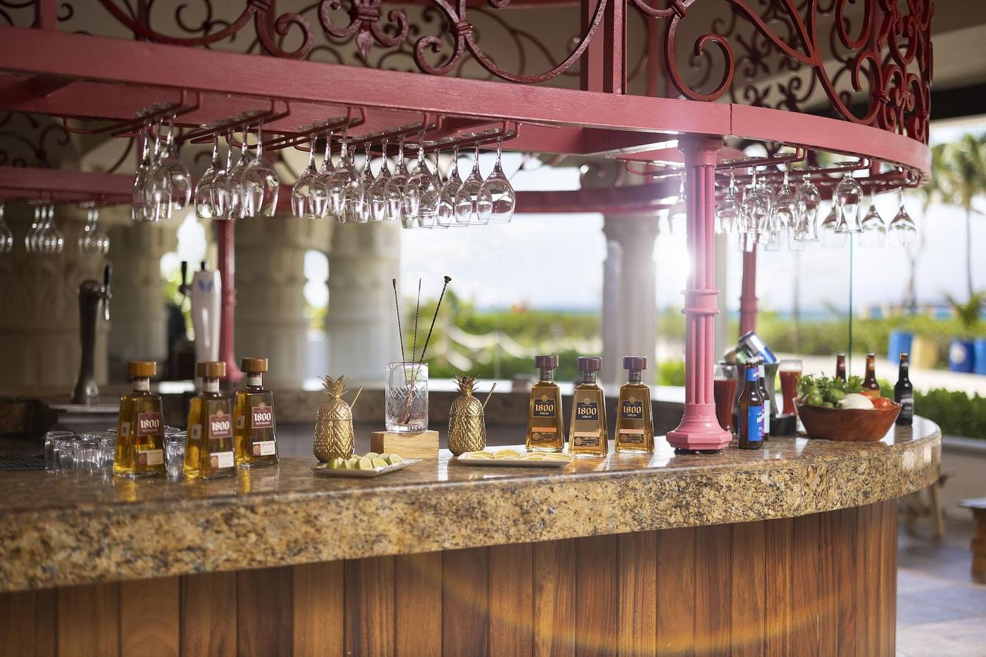 Hilton-Playa-del-Carmen-All-inclusive--The-Royal--Bar-25